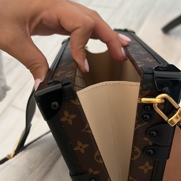 LIKE NEW LIMITED EDITION Louis Vuitton Trunk Bag - Picture 11 of 14